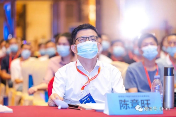 福建省政府發(fā)展研究中心特邀研究員、福州大學(xué)經(jīng)濟(jì)與管理學(xué)院碩士導(dǎo)師陳章旺教授 - 副本.jpg